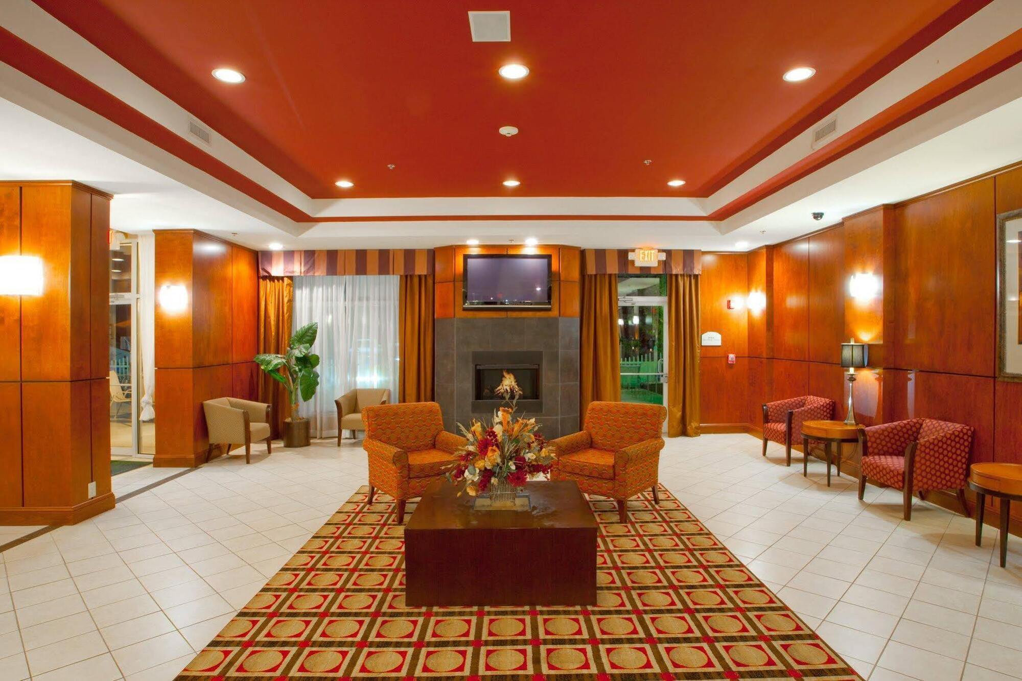 Holiday Inn Express Dumfries-Quantico By Ihg Екстериор снимка